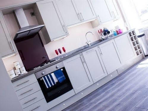 Lux Aparts Wakefield Central Екстер'єр фото
